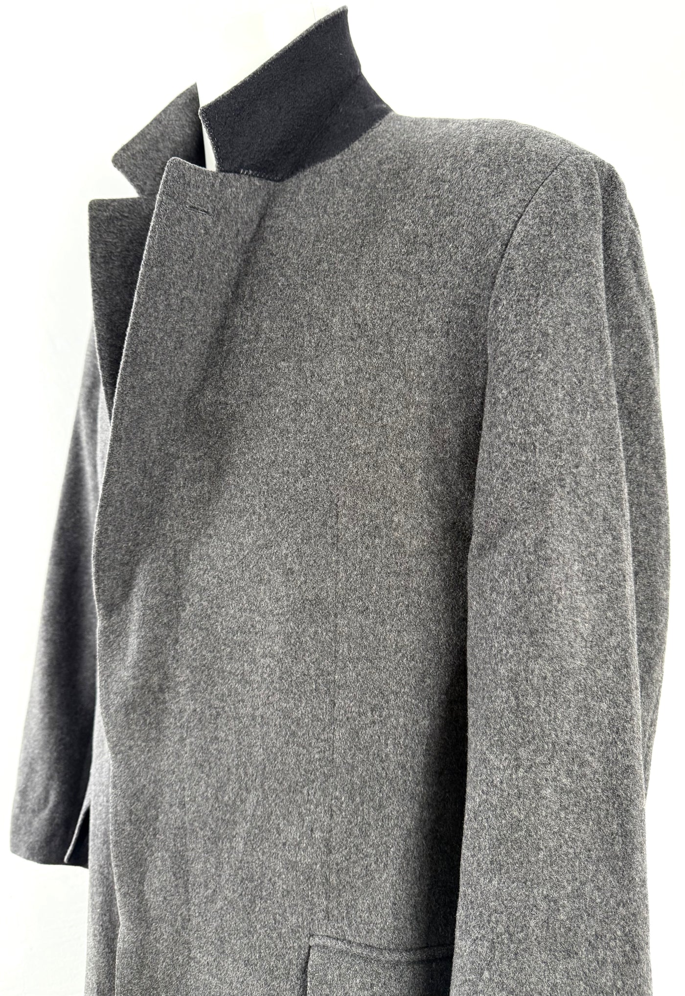 Abrigo Hugo Boss (XL)