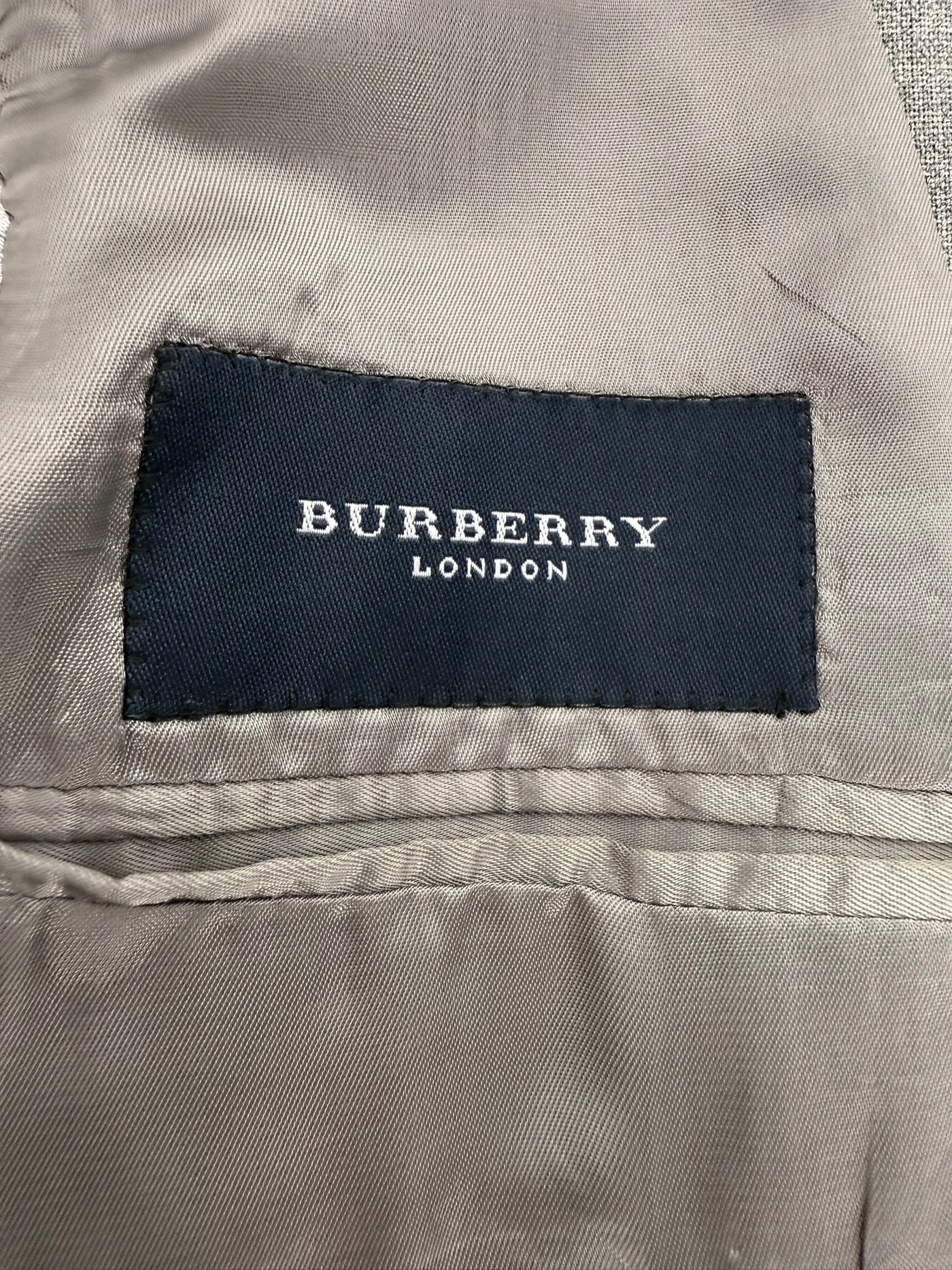 Traje Burberry (M)