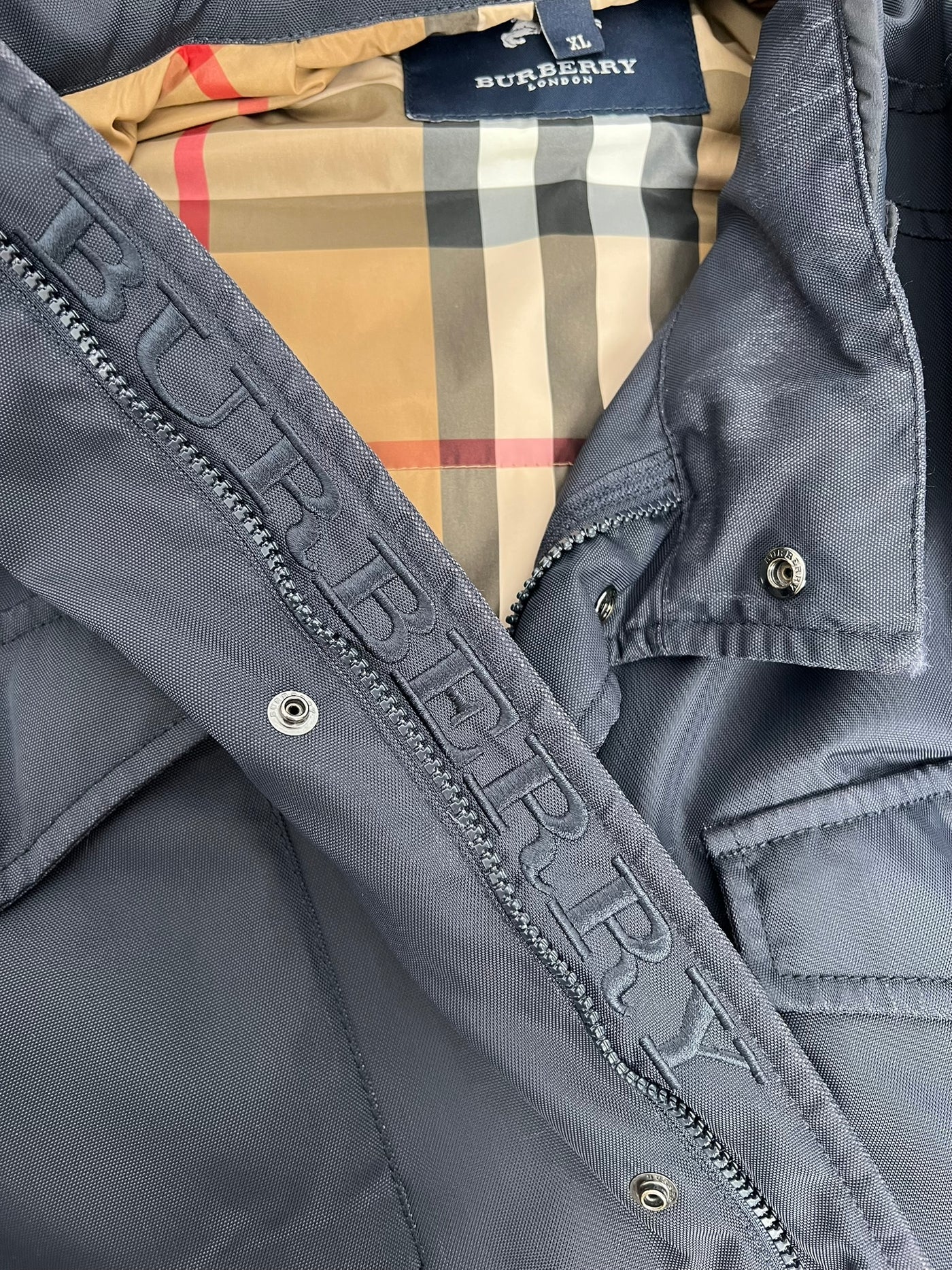 Abrigo Burberry (XL)