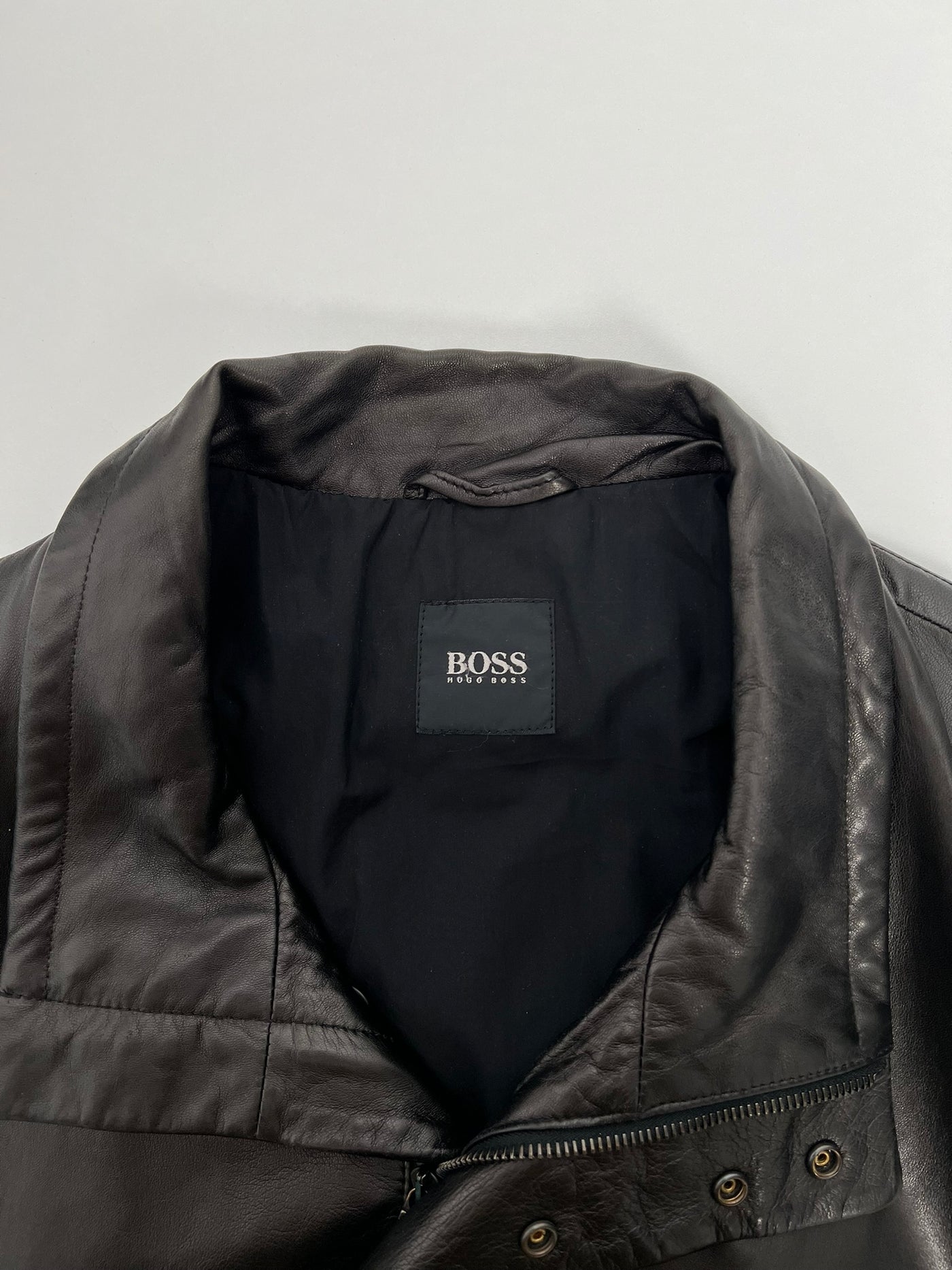 Abrigo de piel Hugo Boss (M)