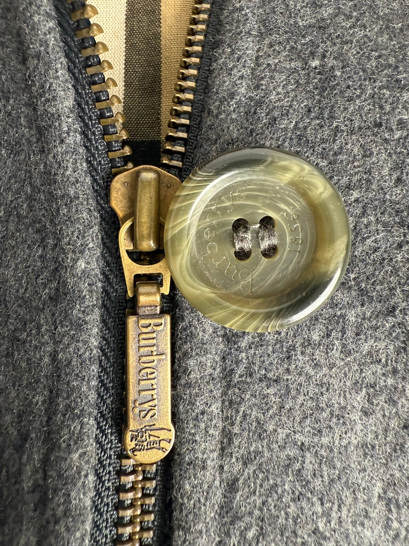Abrigo Burberry (XL)