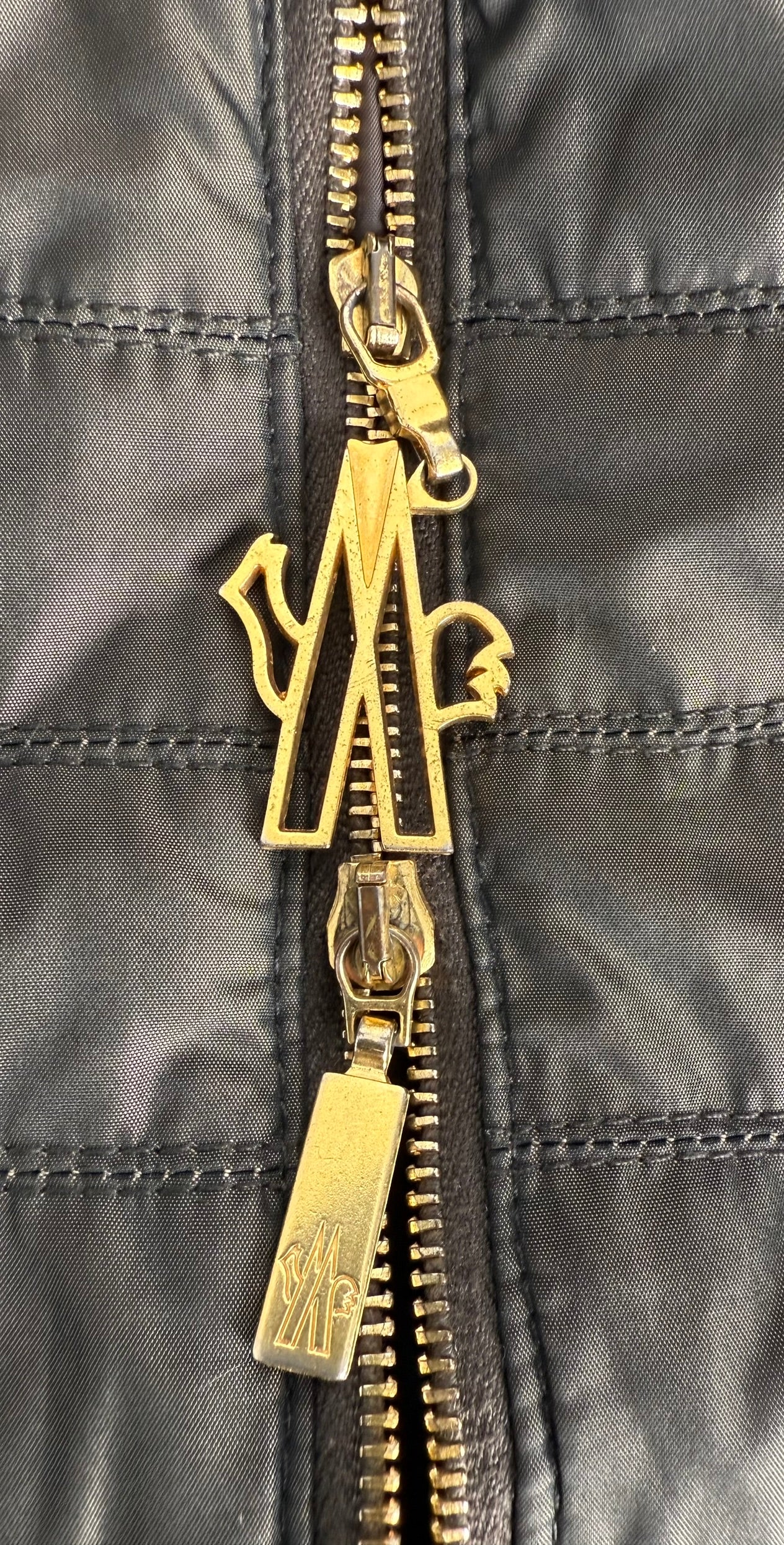 Abrigo de plumas Moncler (M)