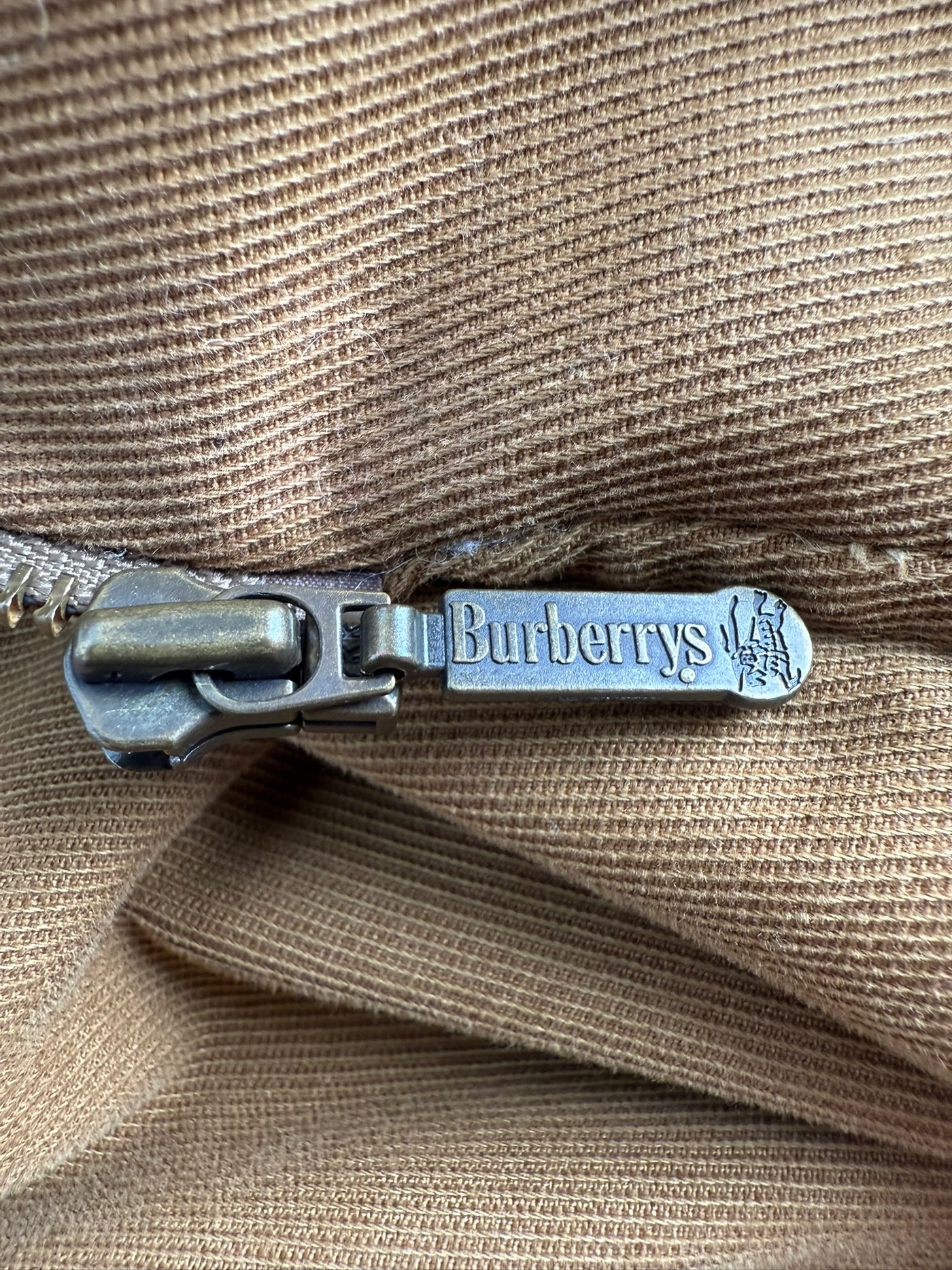 Abrigo Burberry (XL)