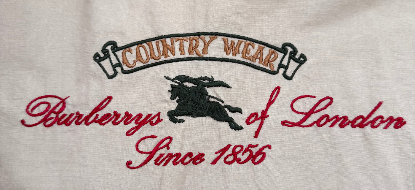 Gabardina Burberry (L)