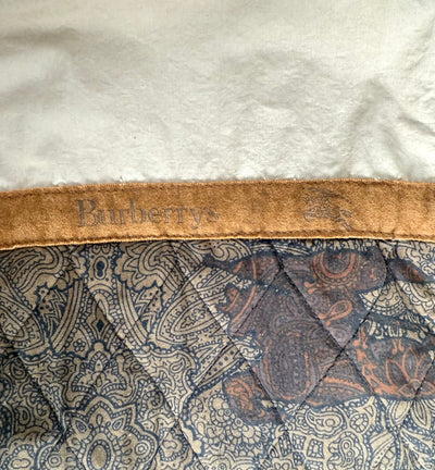 Gabardina Burberry (L)