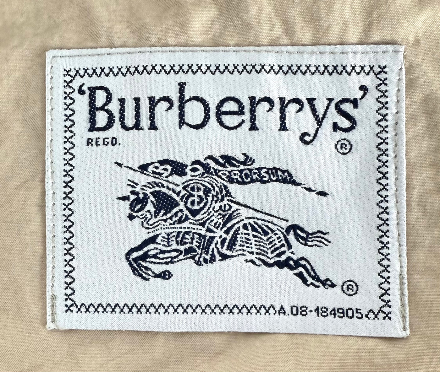 Gabardina Burberry (L)