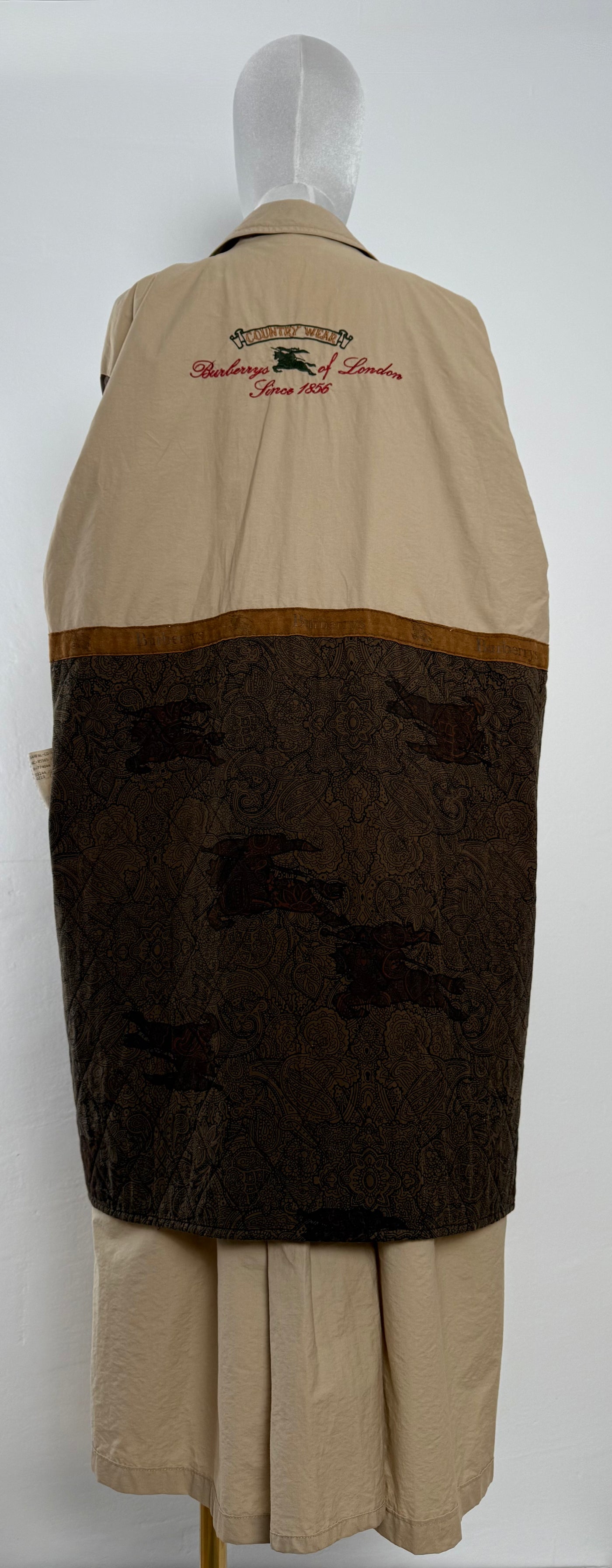 Gabardina Burberry (L)