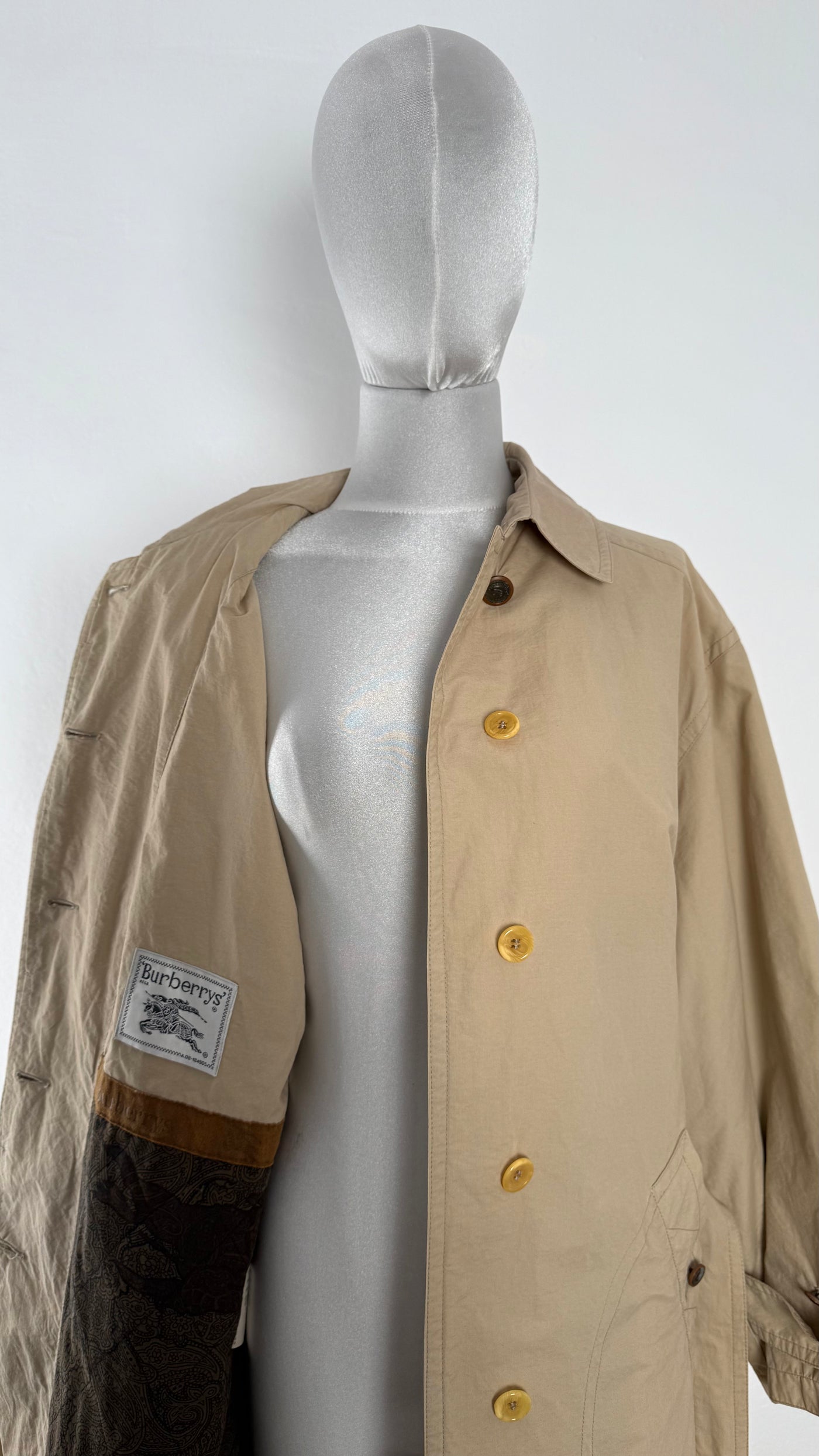 Gabardina Burberry (L)