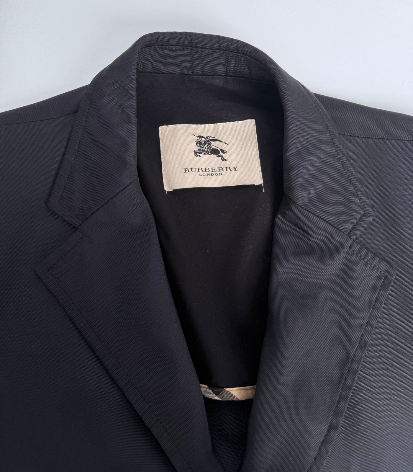 Gabardina Burberry (L)