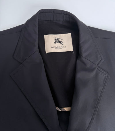 Gabardina Burberry (L)