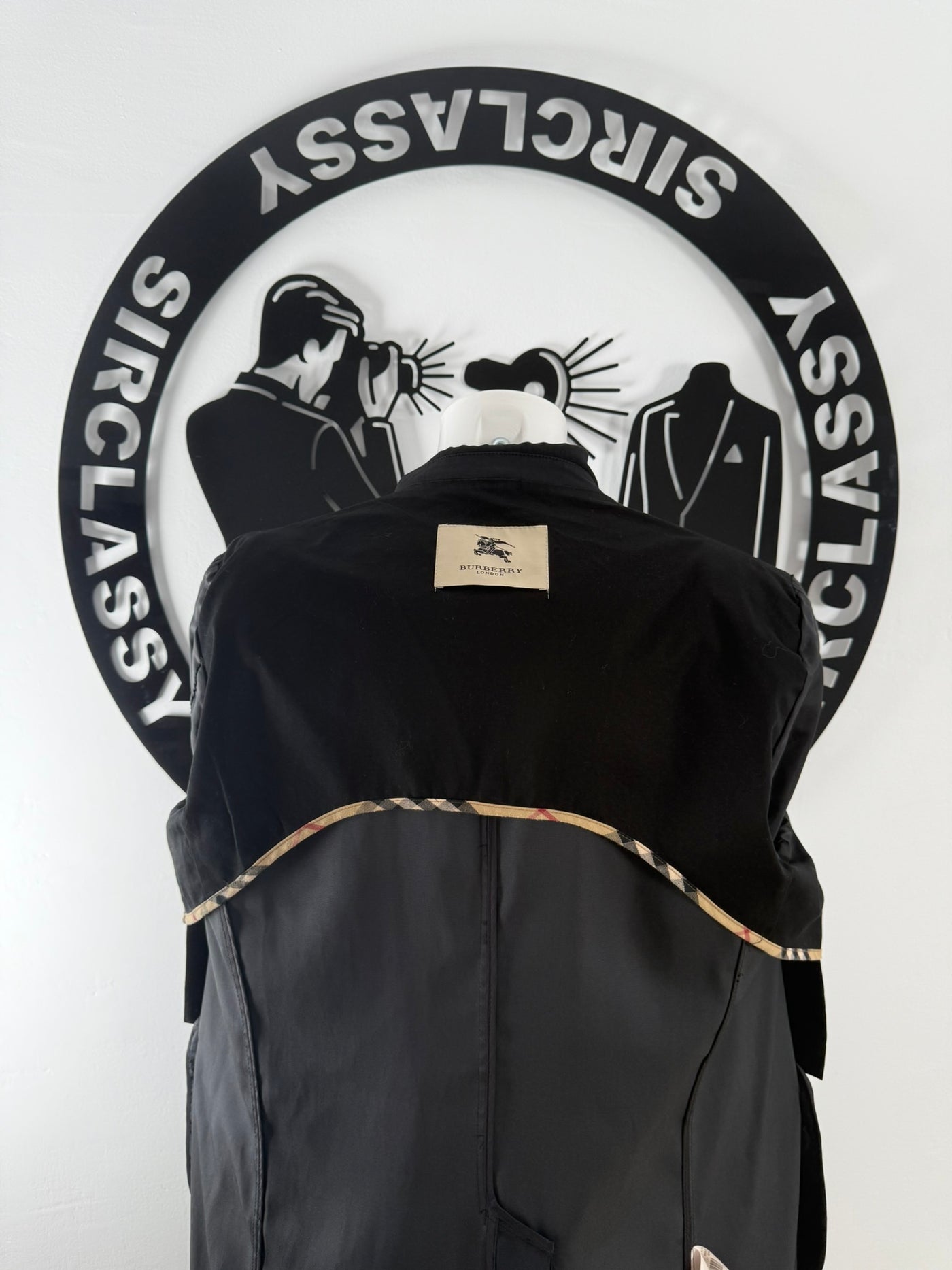 Gabardina Burberry (L)