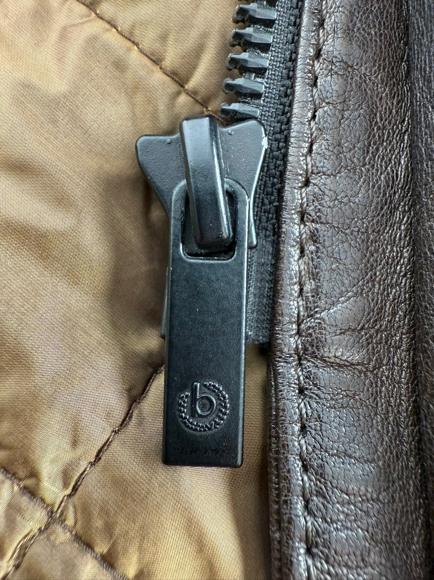 Abrigo de piel Bugatti (XL)