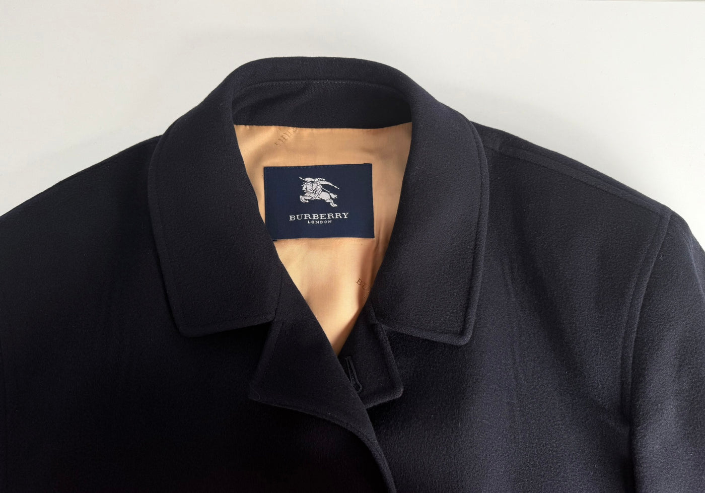 Abrigo Burberry (XL)