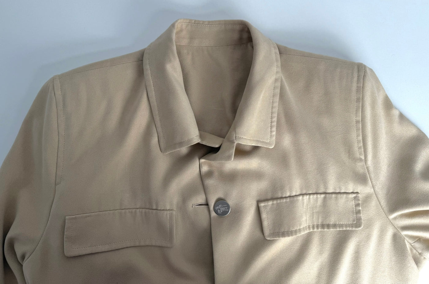 Gabardina Burberry (L)