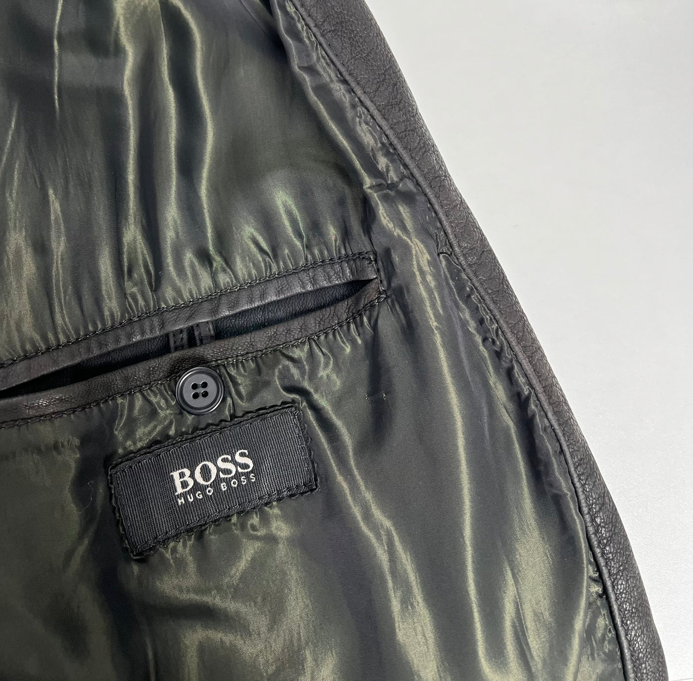 Abrigo de piel Hugo Boss (XXL)