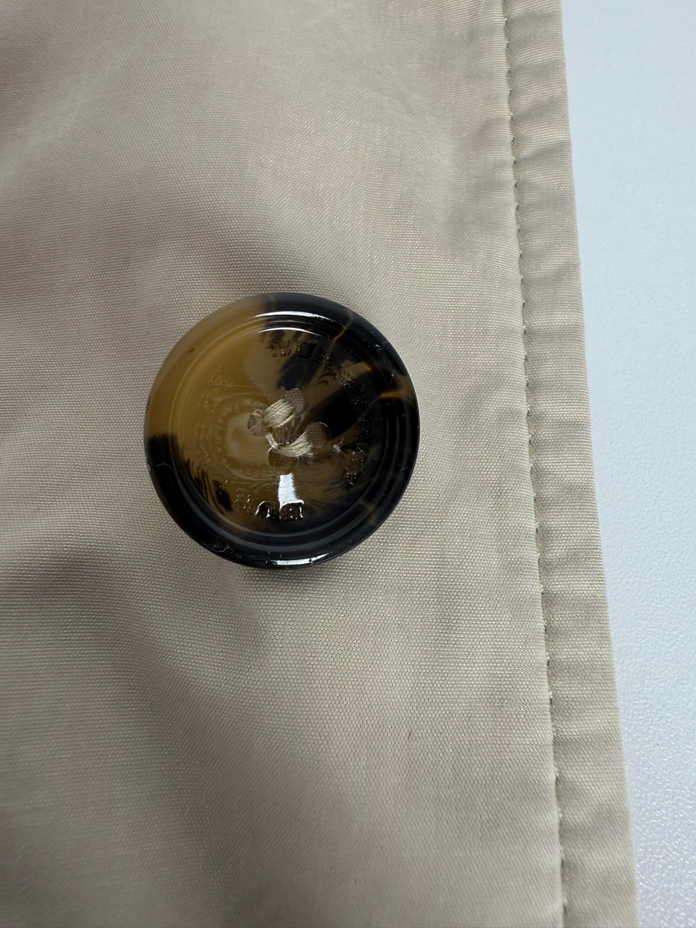 Gabardina Burberry (L)