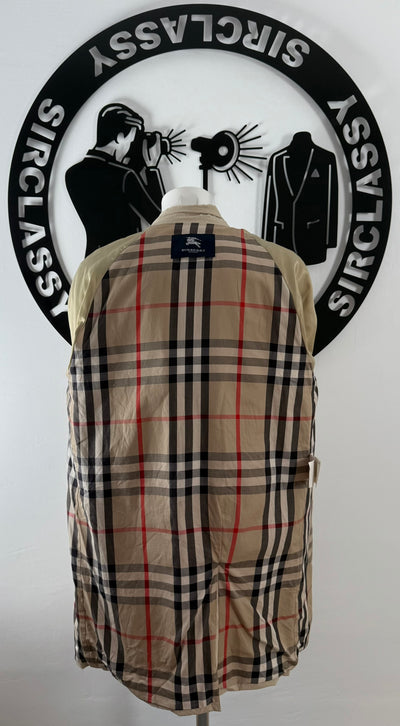 Gabardina Burberry (L)