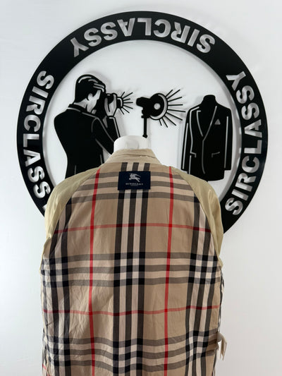 Gabardina Burberry (L)