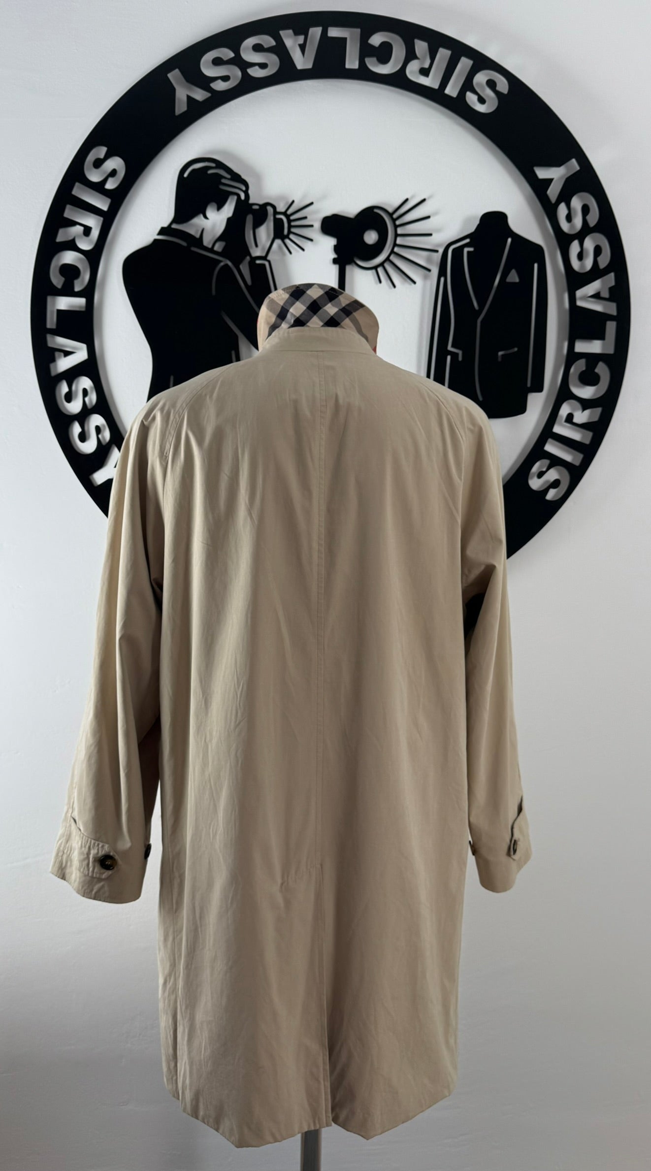 Gabardina Burberry (L)