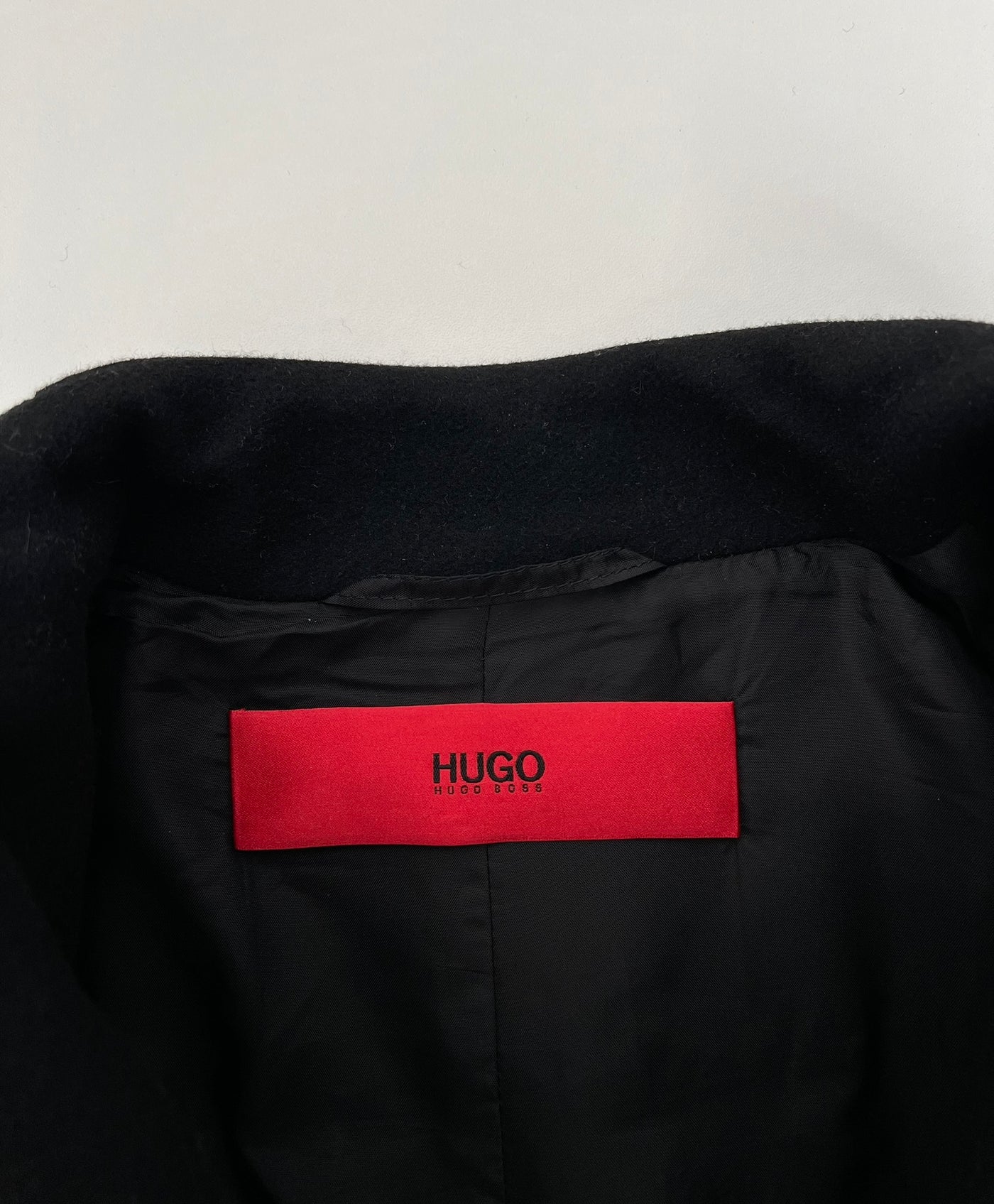 Abrigo Hugo Boss (XL)