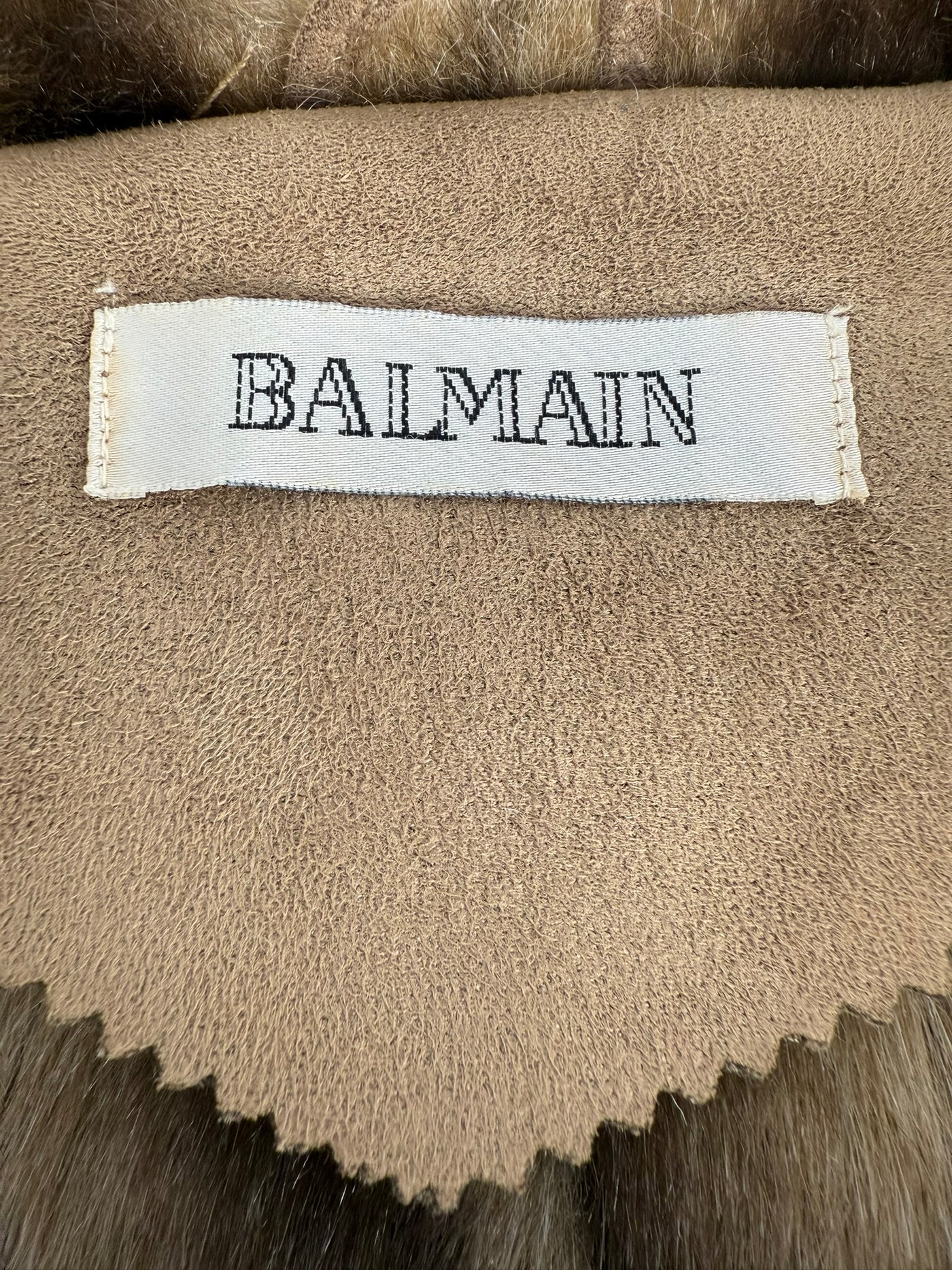 Abrigo Balmain (L)