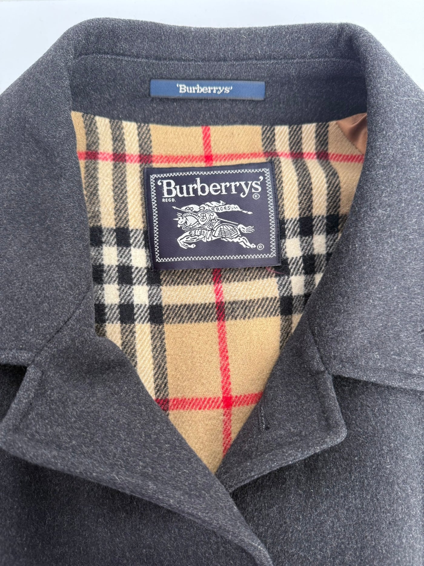 Abrigo Burberry (XL)