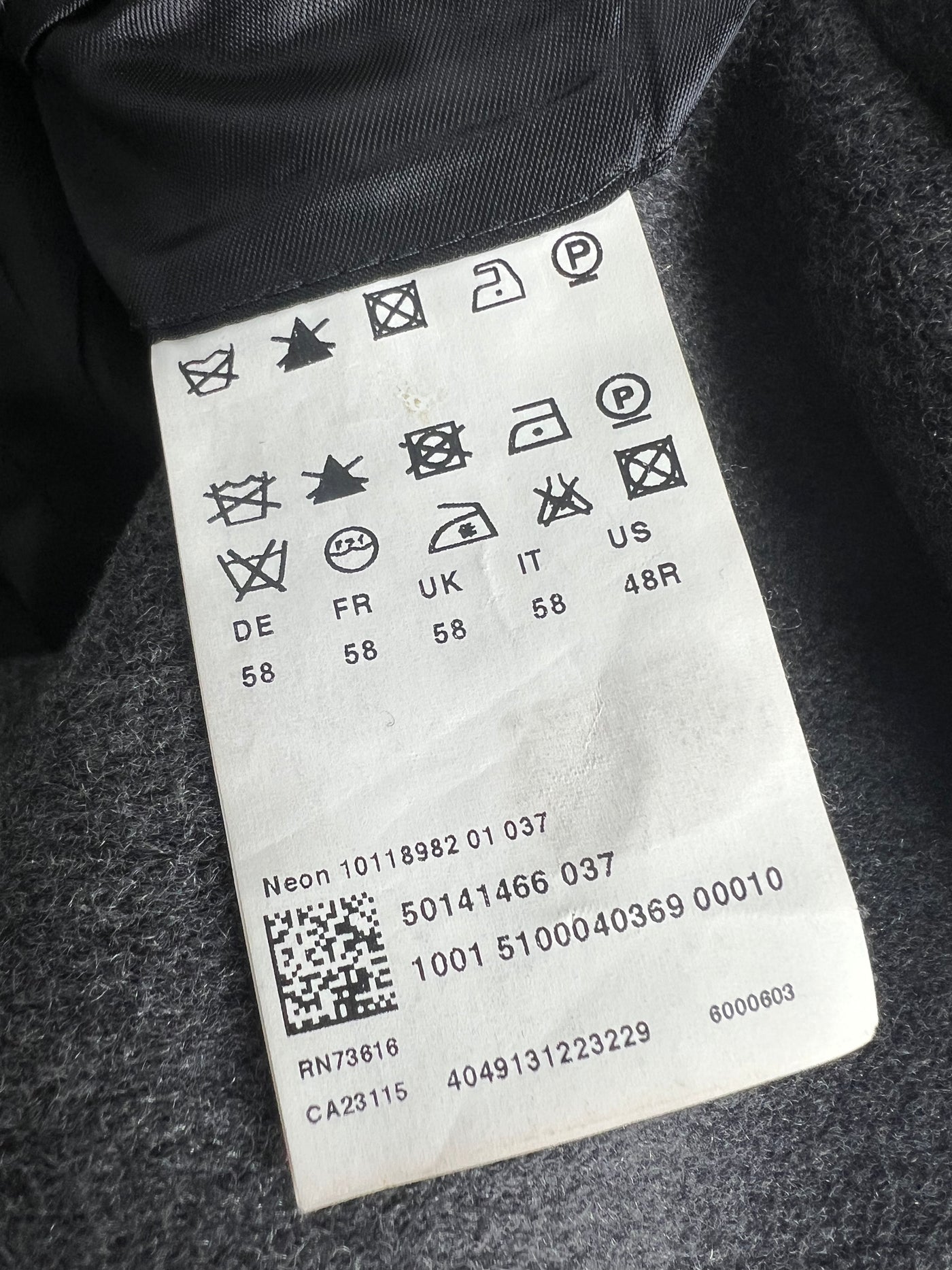 Abrigo Hugo Boss (XL)