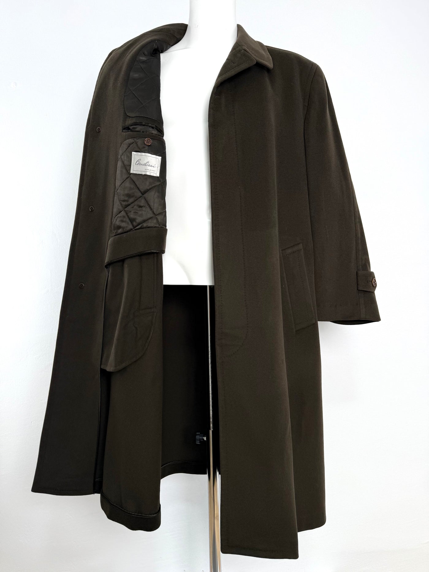 Abrigo Corneliani (L)