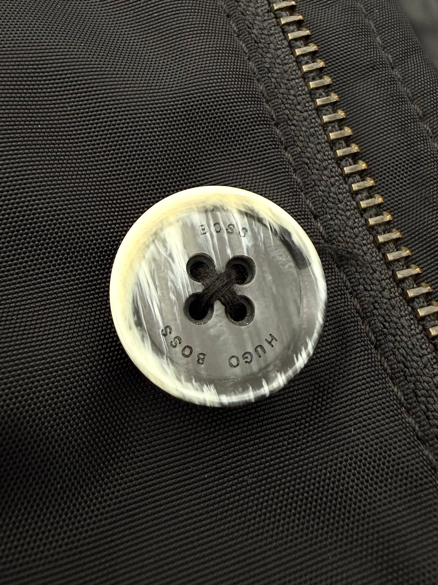 Abrigo Hugo Boss (XL)