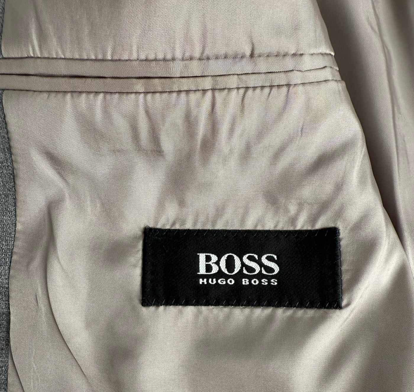 Traje Hugo Boss (M)