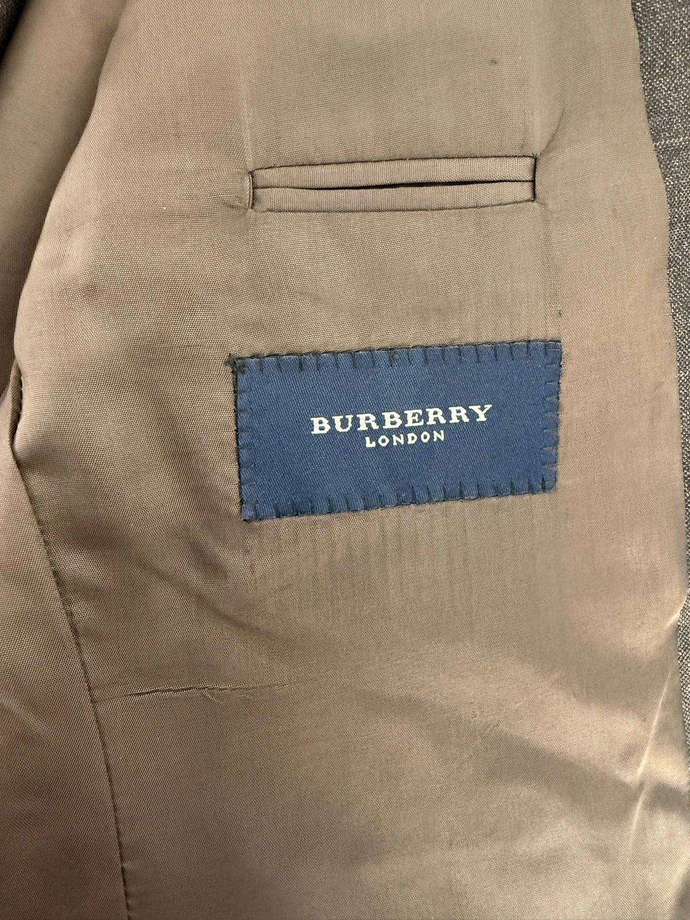 Traje Burberry (M)