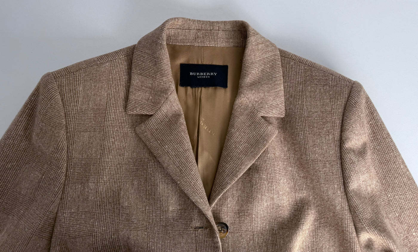 Traje de falda Burberry (M)