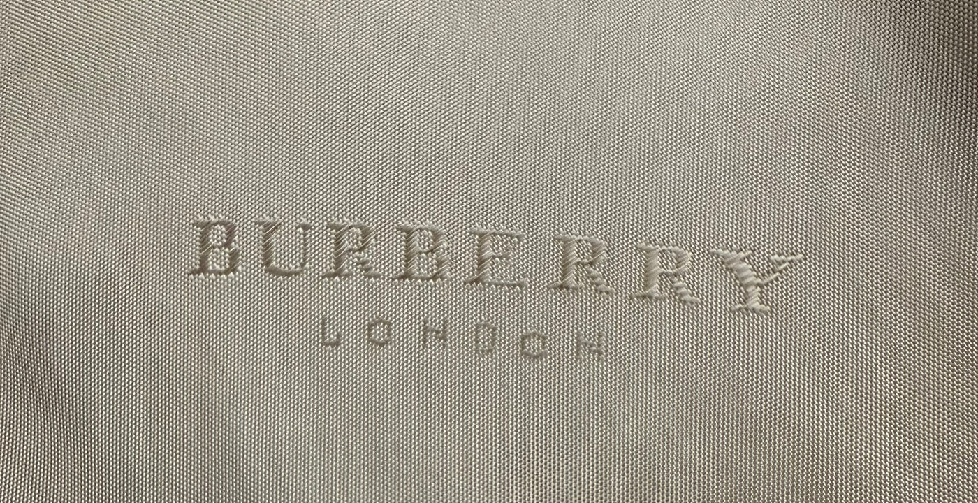 Traje de falda Burberry (M)